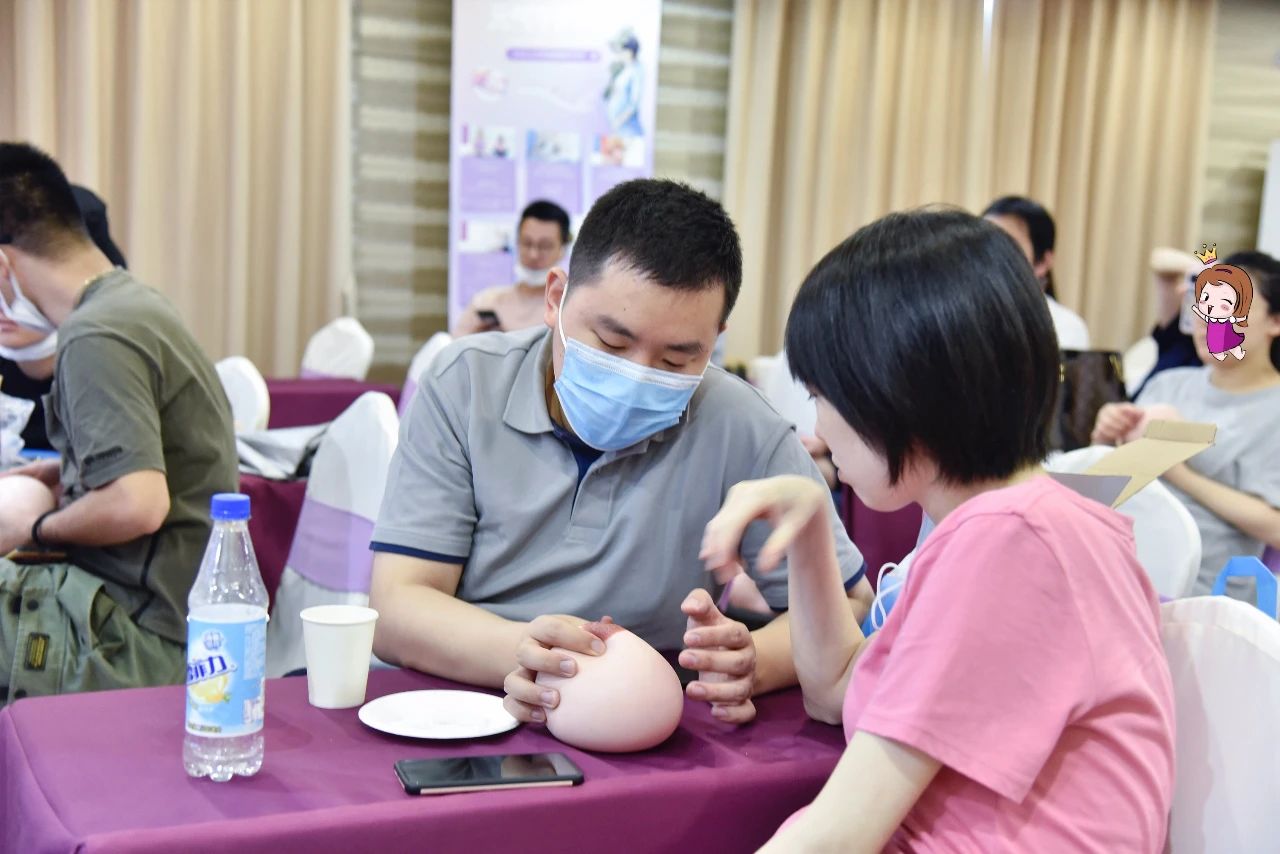 上海妇产医院：坚持母乳喂养，给宝宝爱的黄金口粮
